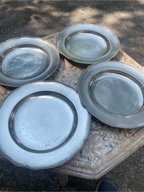 Unbranded Silver-Tone Metal Dinner Plates - Made in Korea Set of 4